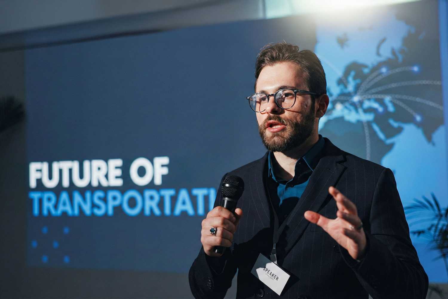 İngilizce C2 seviyesinde anadil düzeyinde sunum ve ifade becerisi